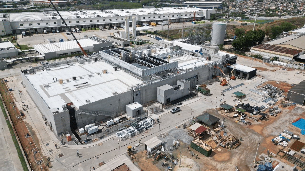Equinix inaugura Data Center RJ3 no Rio de Janeiro e usa helicóptero na construção